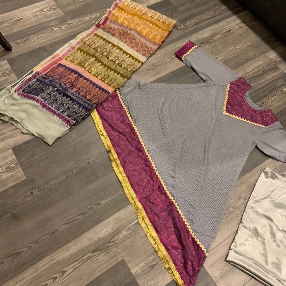 Pakistani/Indian kurta with duppata (2 piece outfit)